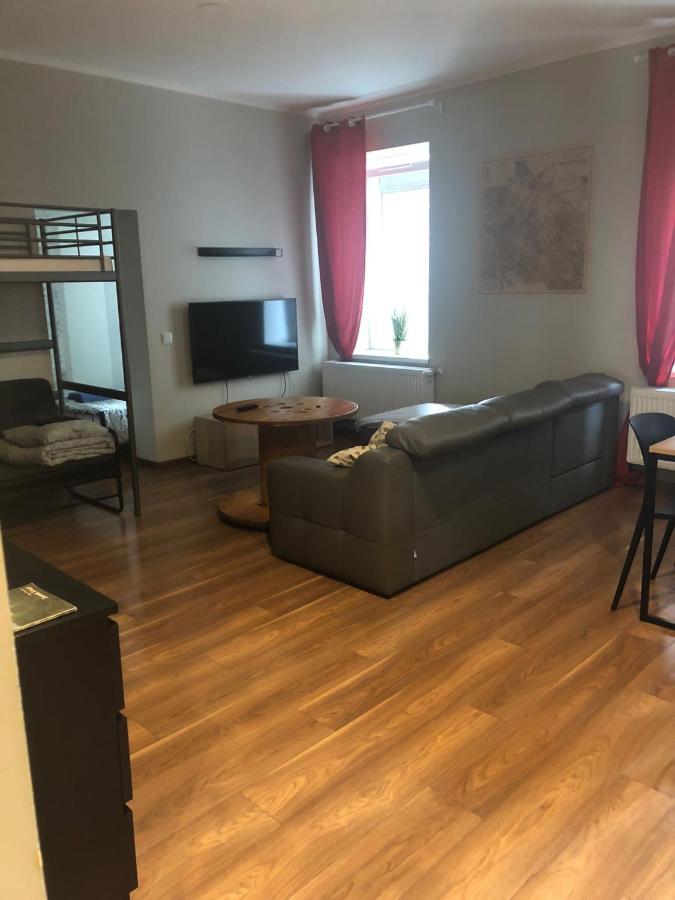 Apartament Srodmiescie 1 Sypialnia Oraz 1 Salon วาลบ์จิก ภายนอก รูปภาพ