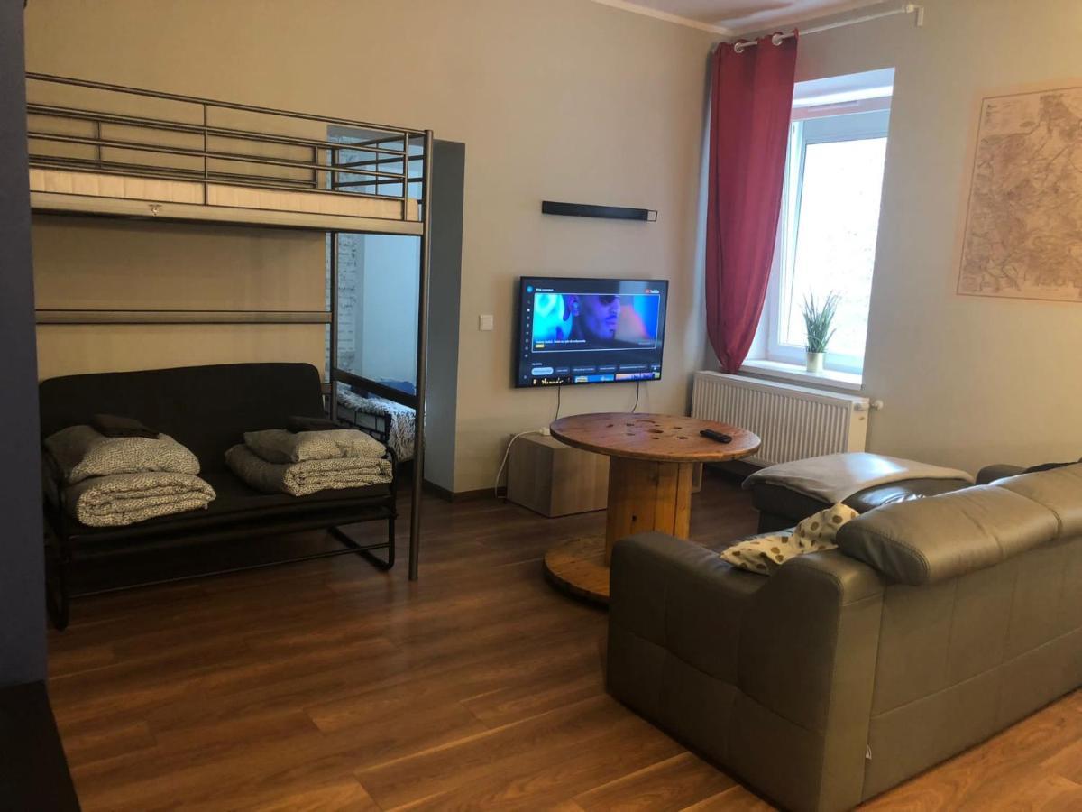 Apartament Srodmiescie 1 Sypialnia Oraz 1 Salon วาลบ์จิก ภายนอก รูปภาพ